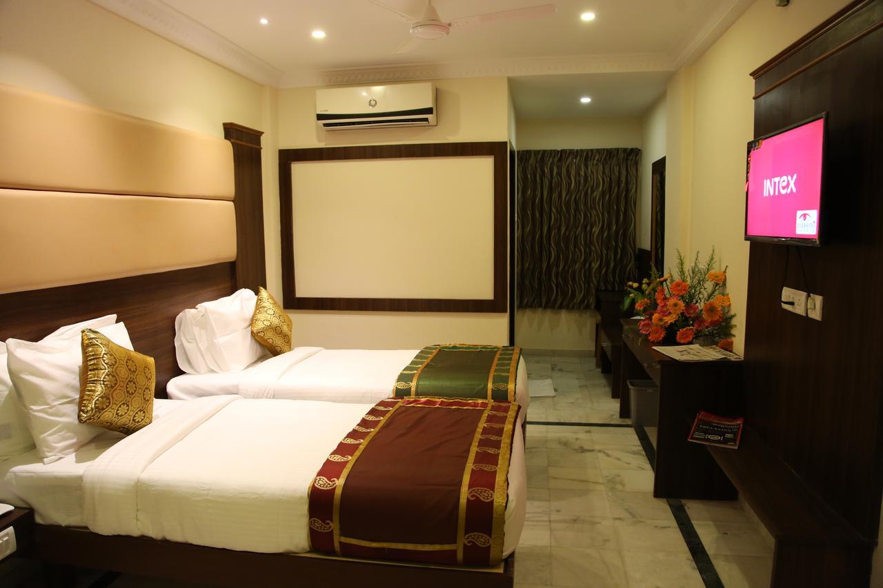 Hotel Poppys S.E.T Residency Kumbakonam Exterior foto